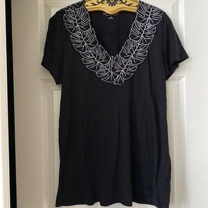 Soft Surroundings V Neck Black With White Leaves Top - L